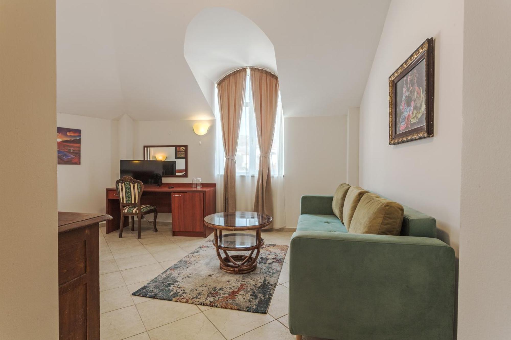 Hotel Central بالشيك المظهر الخارجي الصورة